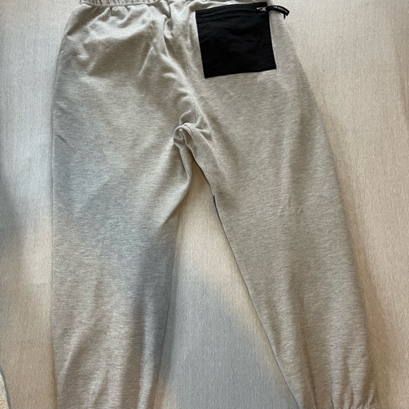 The North Face Color block Sweatpants - Picture 2 of 2